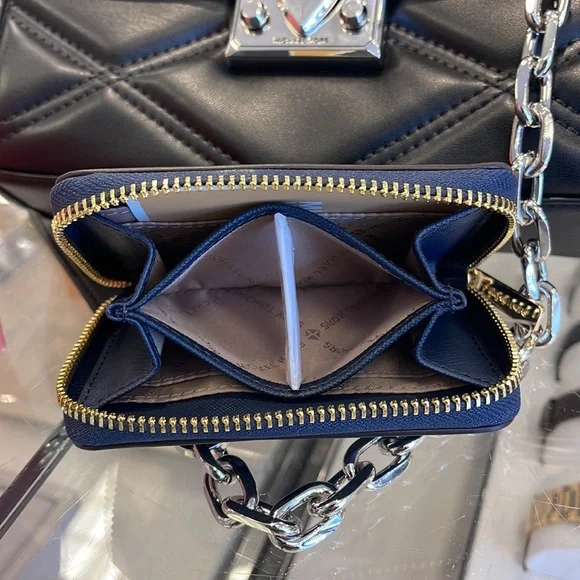 Michael Kors Jet Set Travel Medium Zip Around Card Case
Color: Navy
NWT - Picture 5 of 16